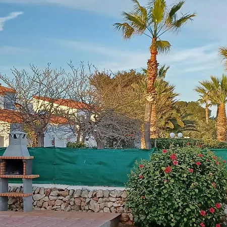 Gran Casa Con Bonito Jardin