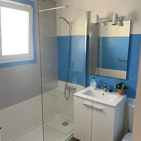 Gran Casa Con Bonito Jardin *