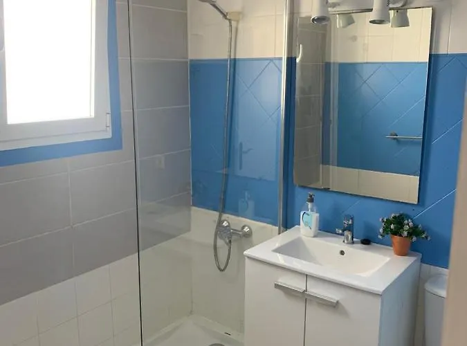 Gran Casa Con Bonito Jardin *