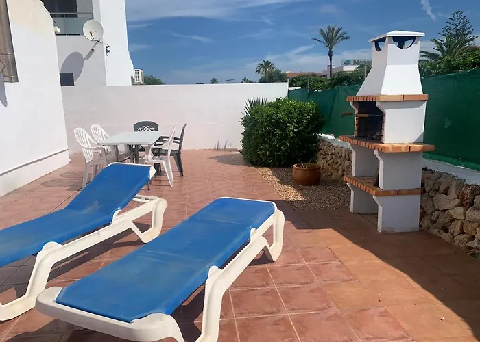 Gran Casa Con Bonito Jardin 度假居